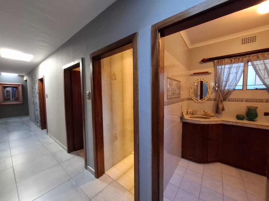 5 Bedroom Property for Sale in Protea Park North West